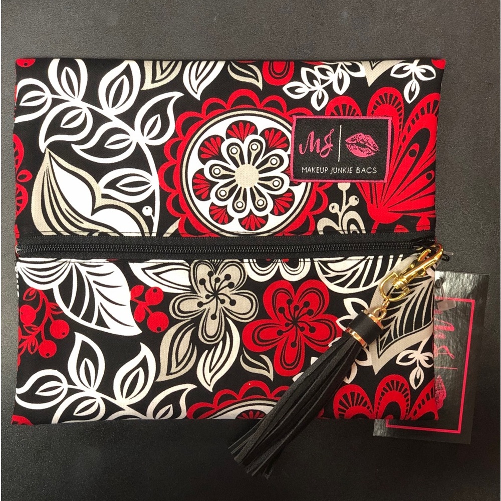 NWT Small Makeup Junkie Bag - Turnkey Paisley